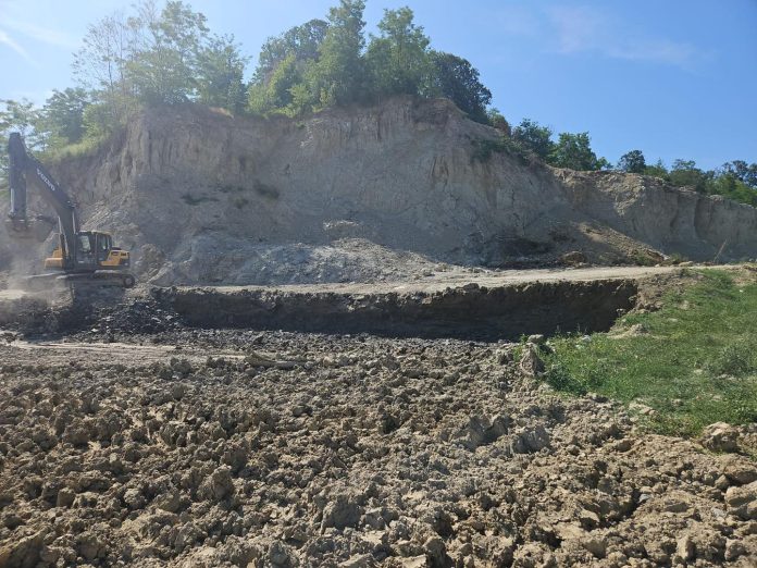 amendă depozit deșeuri Târgu Jiu, Garda de Mediu sancțiune operator, control fond groapă gunoi Gorj, neconformități mediu gestionare deșeuri, legislație mediu România 2025, sancțiuni protecția mediului Gorj